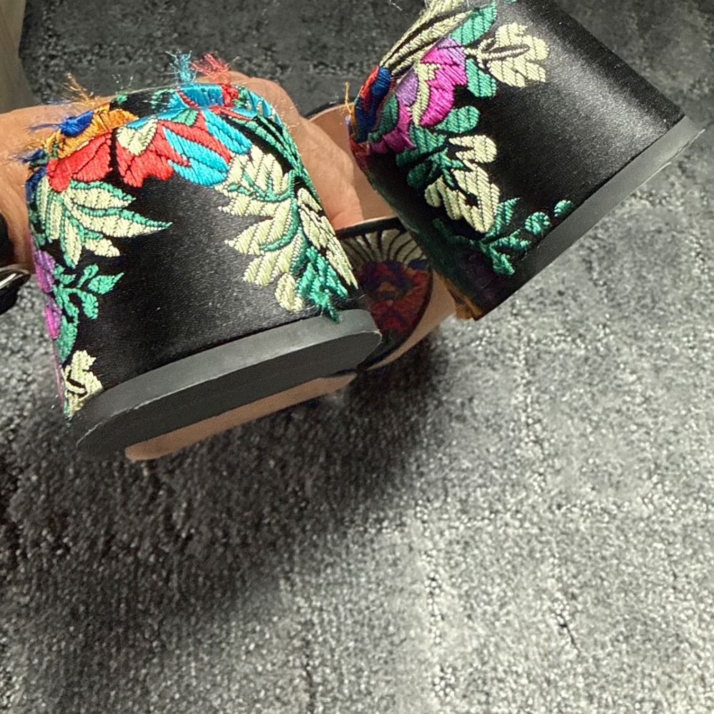 Paolo Simonini Italy Floral Embroidered Black Satin Block Heel Mules Size 36 - Picture 4 of 7